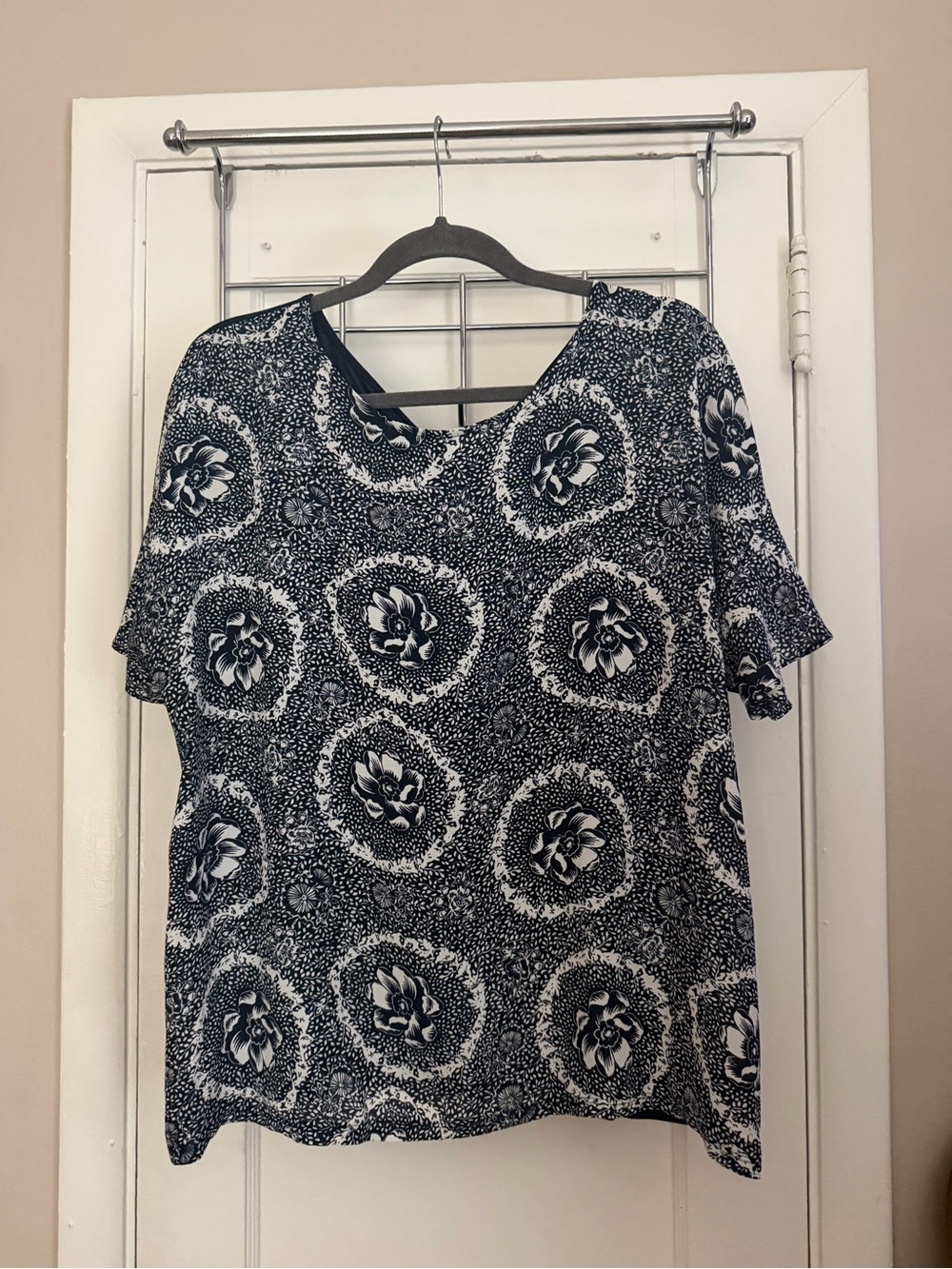 LOFT Navy & White Floral Short Sleeve Top